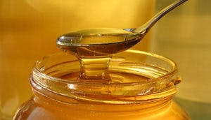 Impariamo ad assaggiare e osservare e annusare il miele